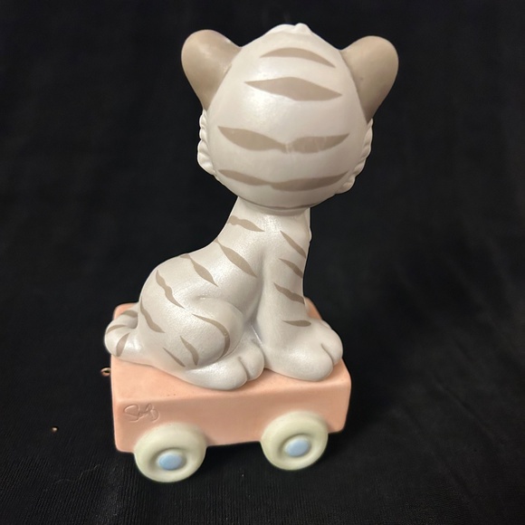 Precious Moments birthday train figurine, age 16 "Wishing You Grr-eatness" - Picture 3 of 3